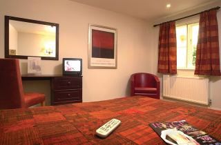 Hotel St Lawrence Luton  Esterno foto